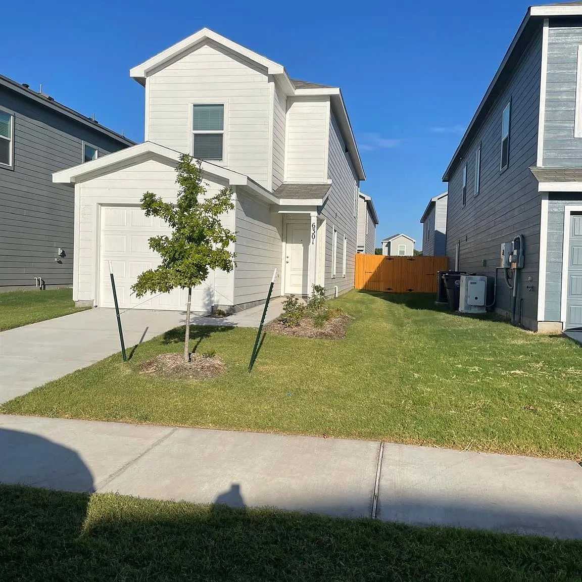 3 bed, 2.5 bath, 1360 sqft, $1,999 — Photo 2