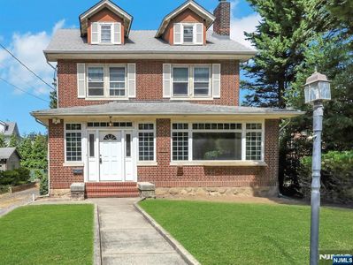 136 Glenwood Ave, Leonia, NJ, 07605