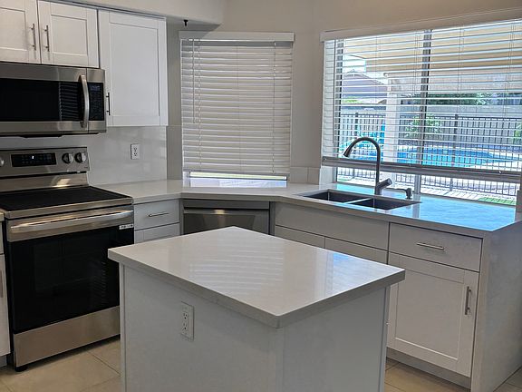 5th image of 570 S Williams Pl