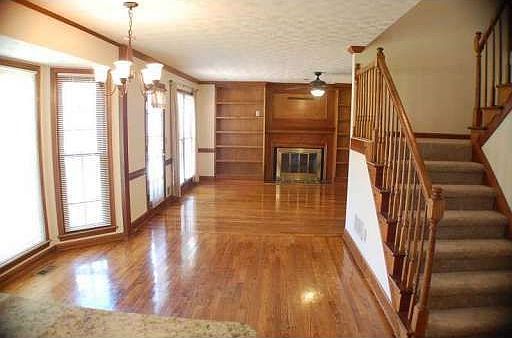 4th image of 2209 Concord Sq NE