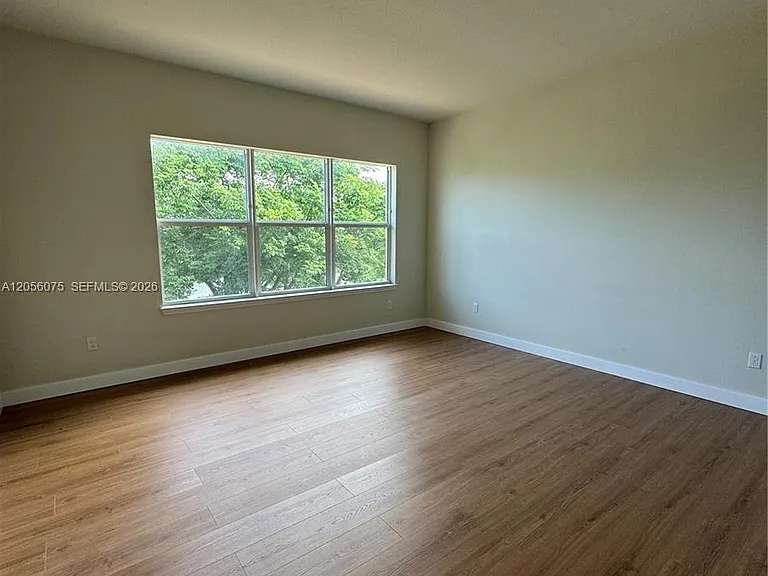 4729 Greenway Dr — Photo 13