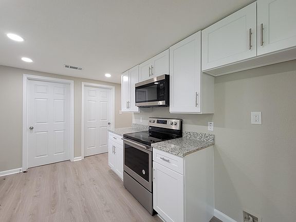 4th image of 1107 Roosevelt St
