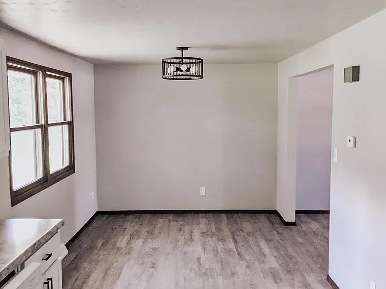 843 Edgewood Dr — Photo 1