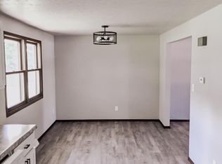 843 Edgewood Dr, Green Bay, WI 54311