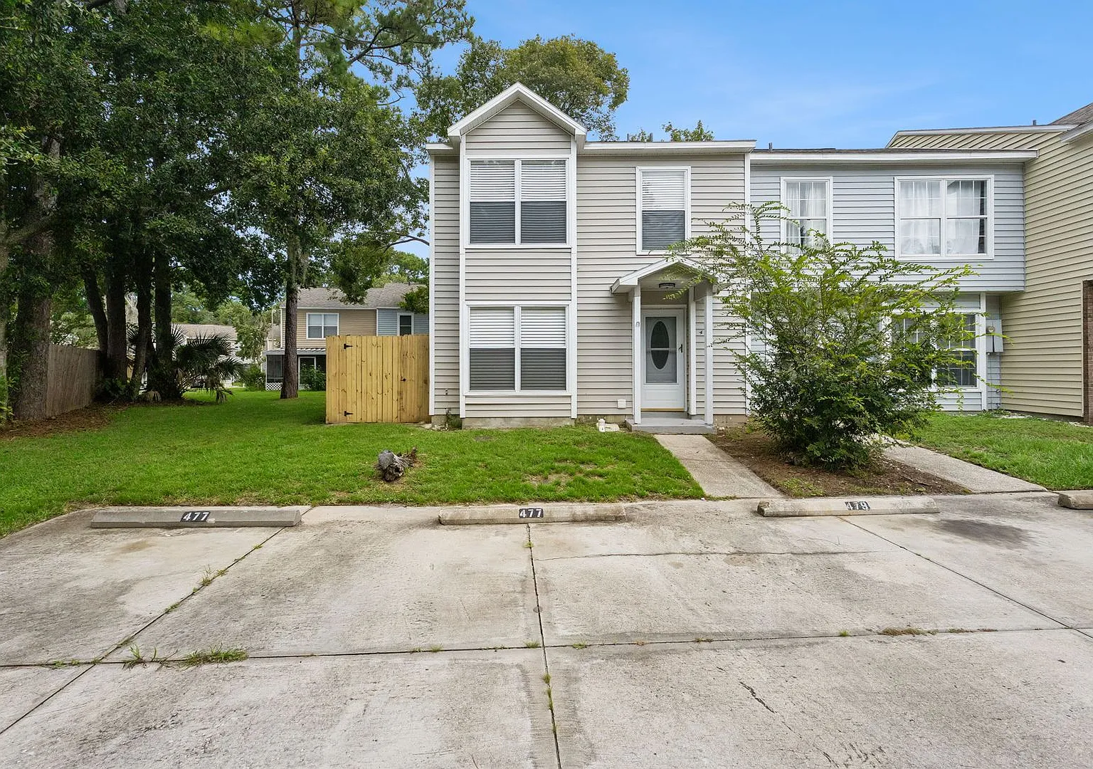 Newly Renovated 3 Bedroom End-Unit Townhome With Fenced Backyard! — Photo 1