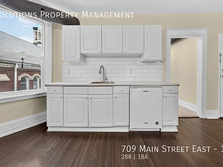 709 Main St E #11 — Photo 4