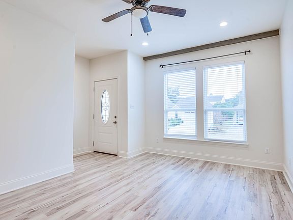 4th image of 106 Appleoak Ave #B