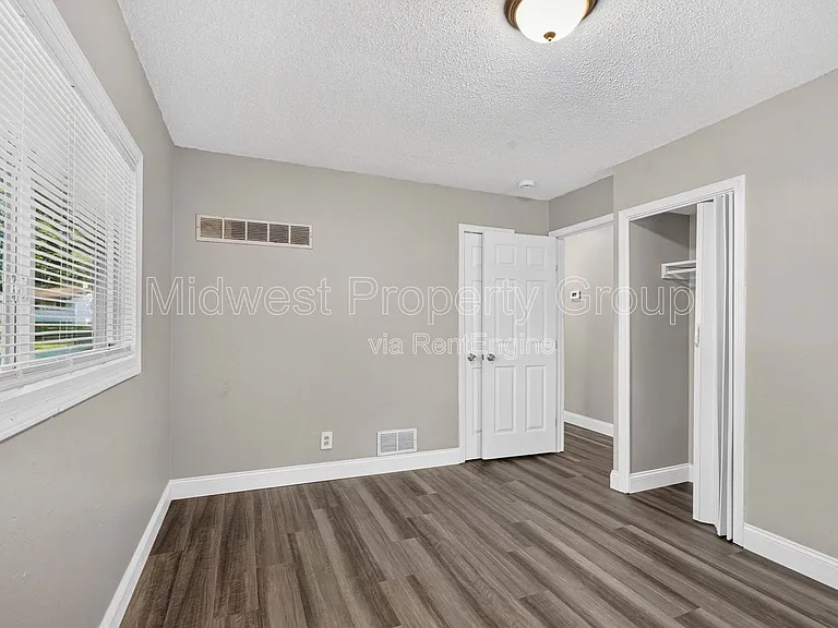273 Roderick Dr — Photo 12