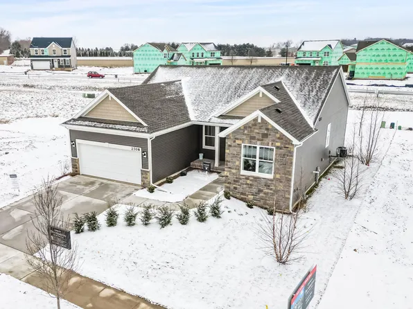 5983 E 111th Ln, Winfield, IN 46307