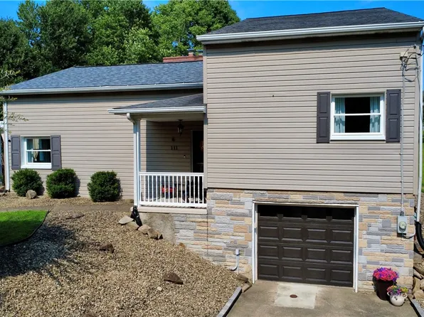111 Oak Manor Dr, Natrona Heights, PA 15065