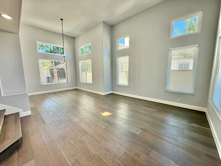 4238 Diavila Ave — Photo 5