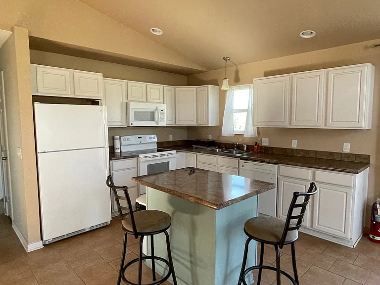 808 W Farm Ave #1 — Photo 3