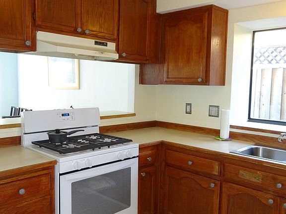5th image of 104 Dream St