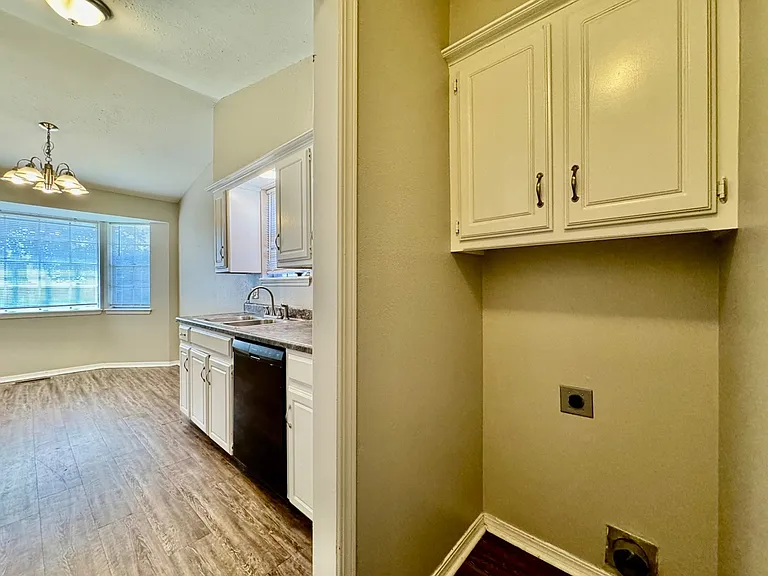 1006 Richmond St — Photo 10