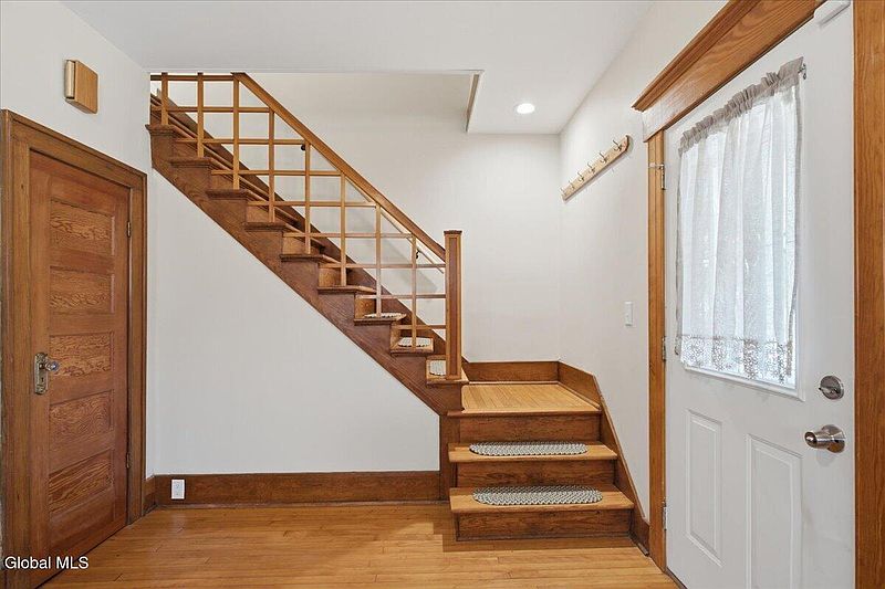 4th image of 156 Elmer Avenue