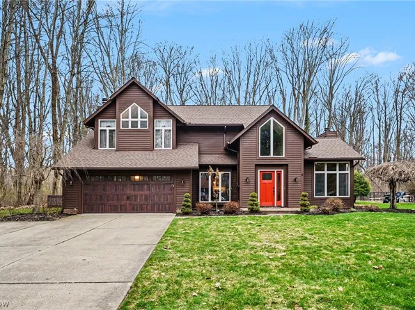 2192 Chimney Ridge Dr, Madison, OH 44057