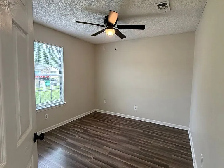 23 Talbot Ct — Photo 3