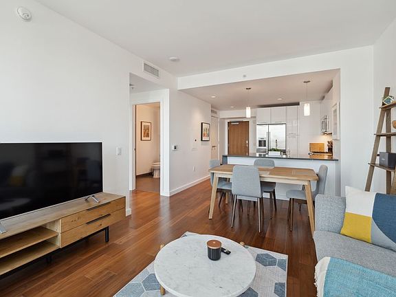 5th image of 399 Fremont St Unit 11457