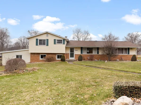 18105 Chipstead Dr, South Bend, IN 46637