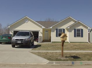 5622 NW 52nd St, Johnston, IA 50131