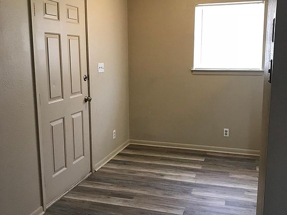 2nd image of 3024 Stearns Ave