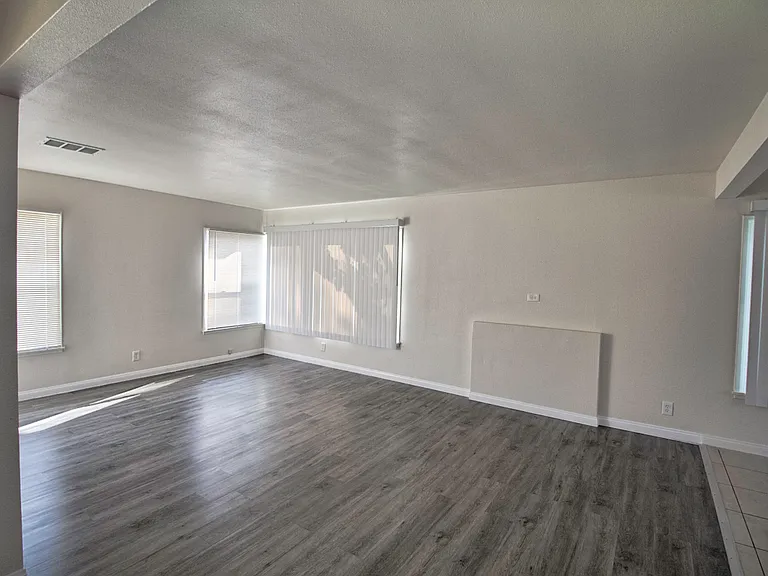 515 Stepney St #1 — Photo 2
