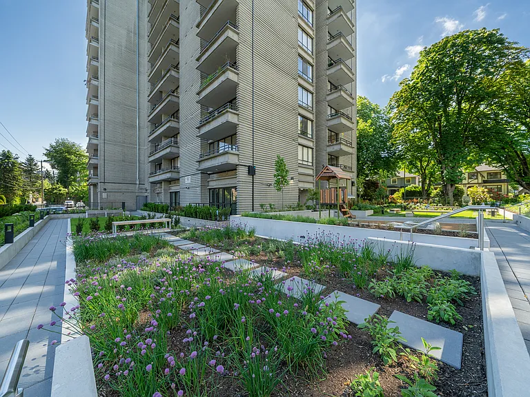 1755 W 14th Ave — Photo 11