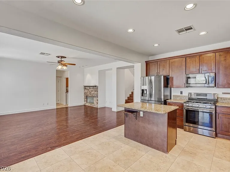 3034 Carbondale St — Photo 17