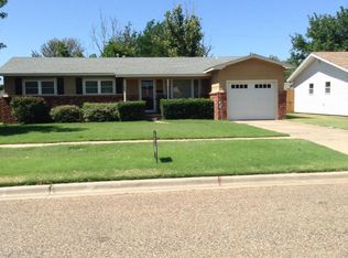 1403 Garland St, Plainview, TX 79072