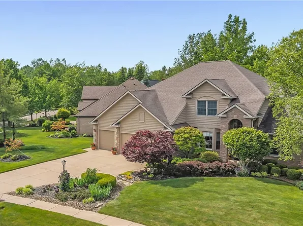 14751 Lancelot Ln E, North Royalton, OH 44133