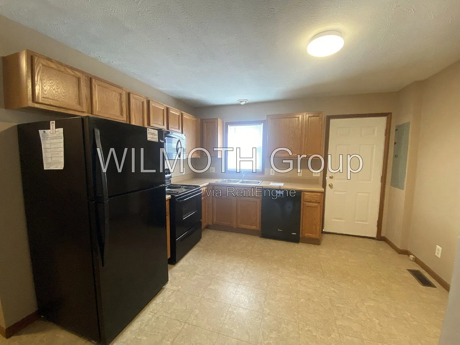 2 bed, 1.5 bath, 1045 sqft, $1,050 — Photo 4