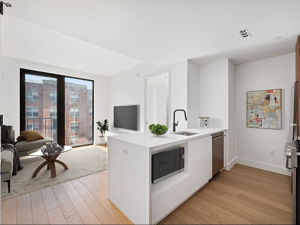 1st image of 224 W 124th St APT 901