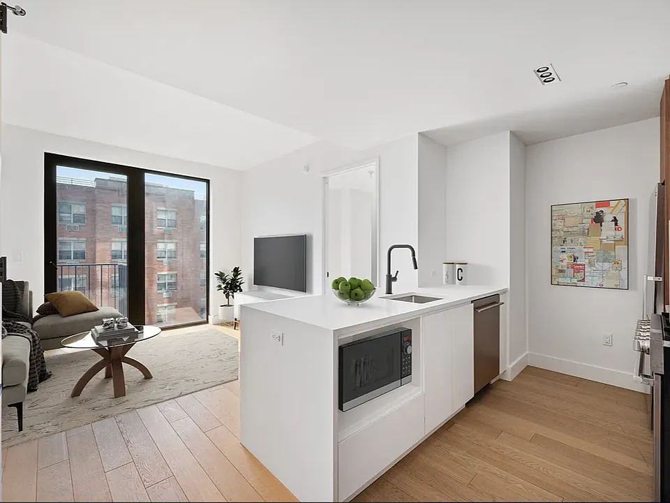 224 W 124th St #901