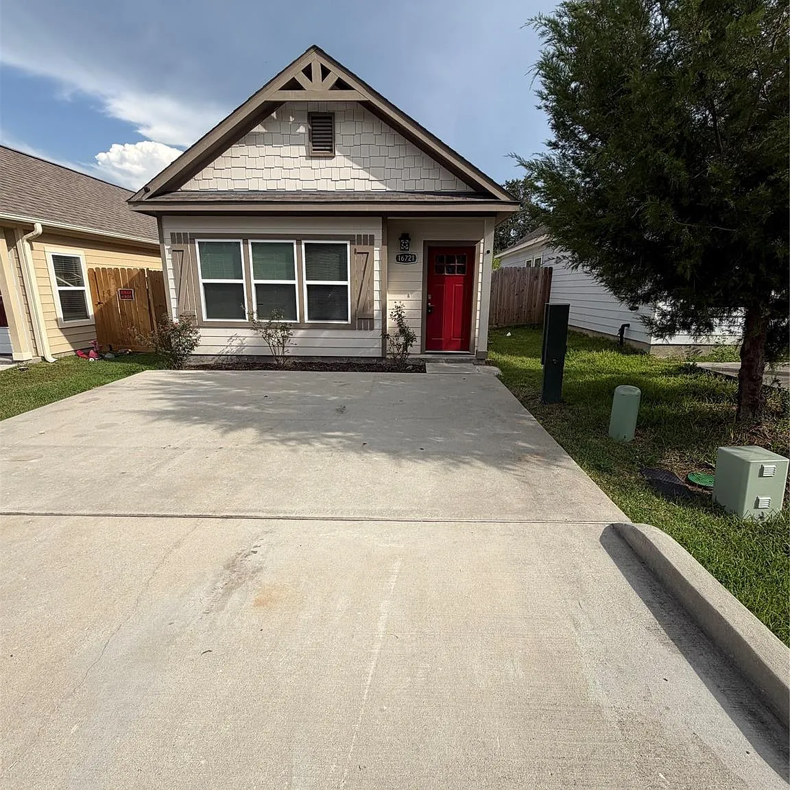 3 bed, 994 sqft, $1,353 — Photo 2