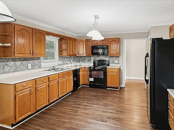 4th image of 1814 Windcrest Cir SW