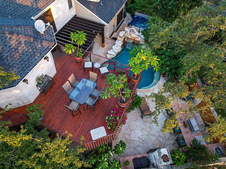 215 Tellus St — Photo 3