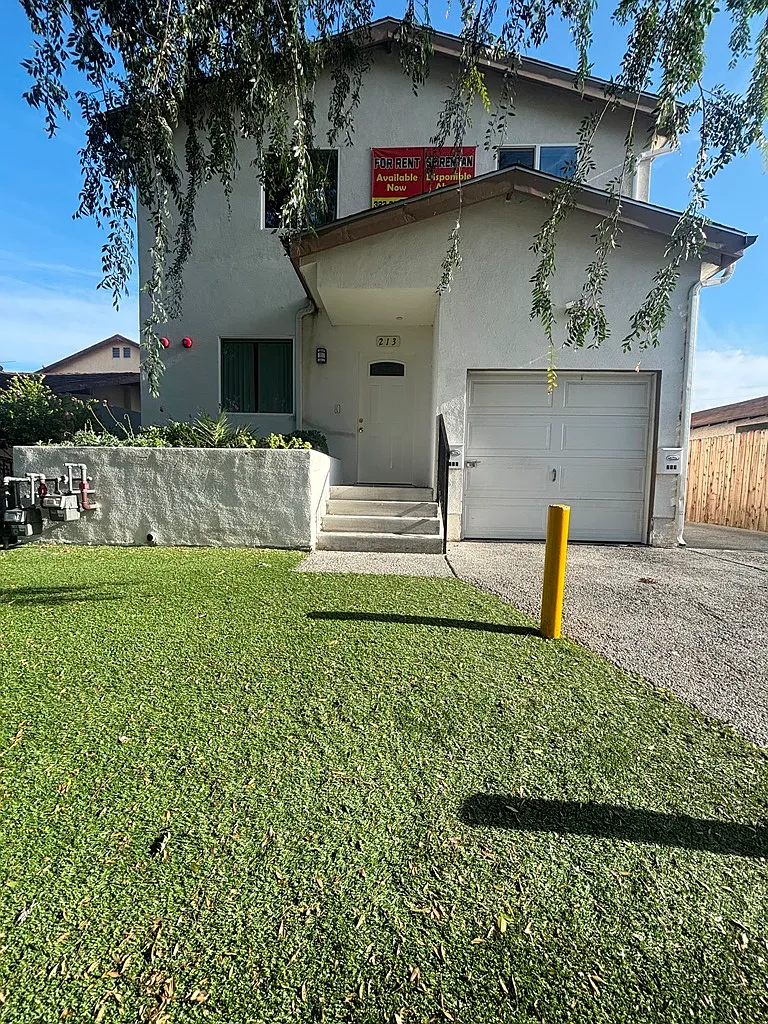 5 bed, 1757 sqft, $3,900 — Photo 2