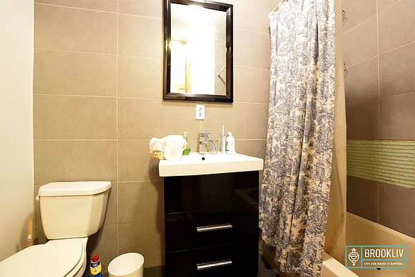 Rented by null | media 32