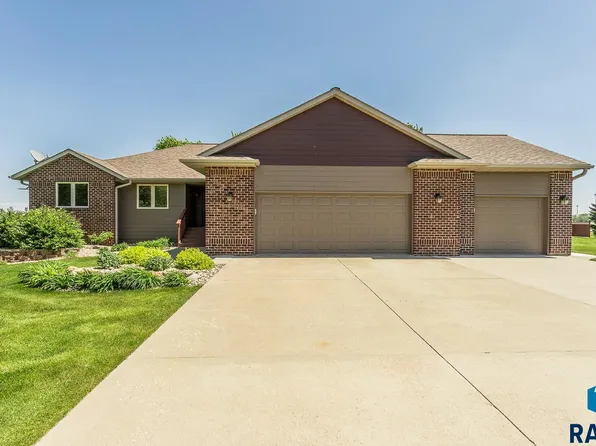 27098 Saddlerock Pl, Harrisburg, SD 57032