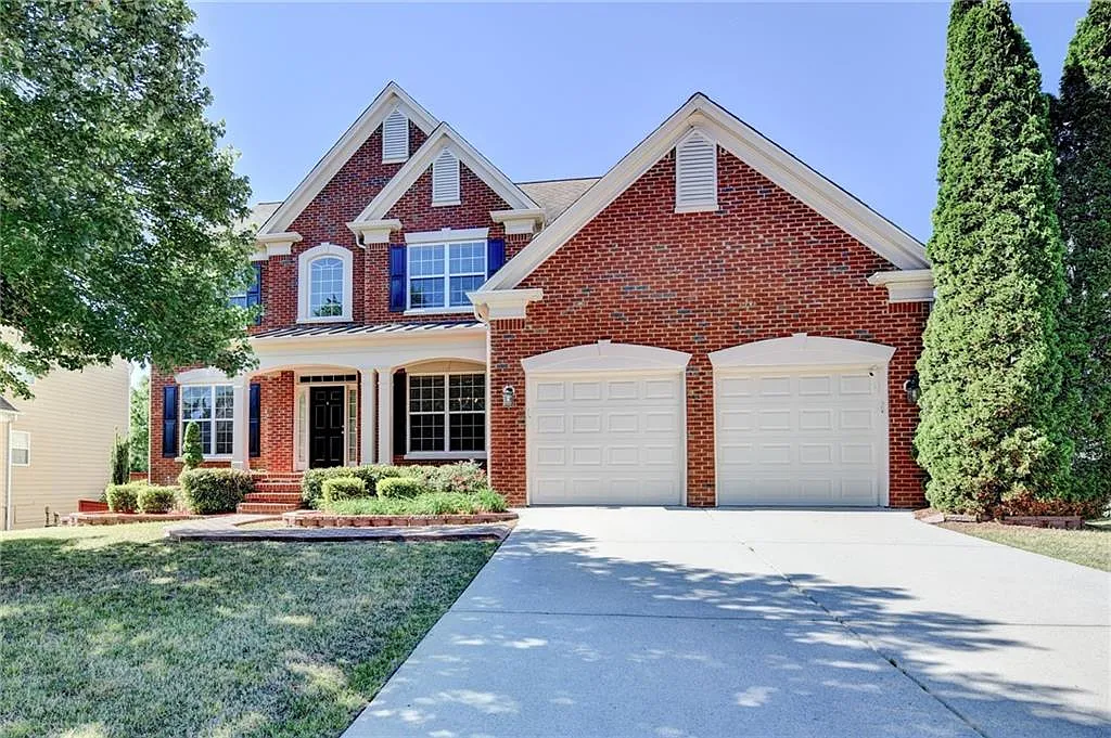 6 bed, 4.0 bath, 4523 sqft, $3,500 — Photo 1