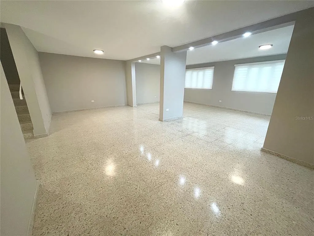 5 bed, 3.0 bath, 2178 sqft, $1,850 — Photo 3