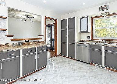 2nd image of 3926 Jonquil Ln