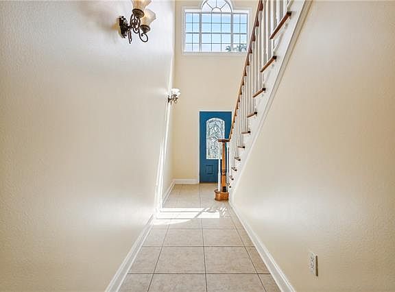 3rd image of 6588 Bellaire Dr