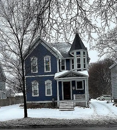 219 College Ave NE Photo 1 219 College Ave NE Photo 1