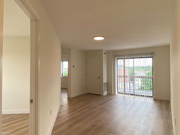 landlord_unit_photo_69287552_6