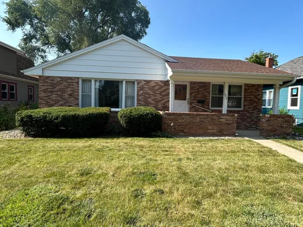 1017 E 5th Ave, Mitchell, SD 57301