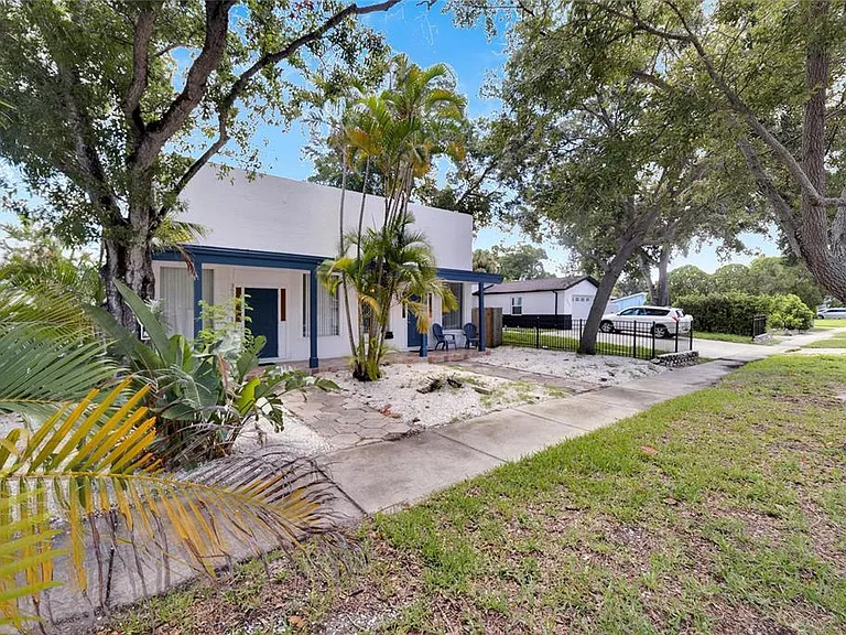 3651 Haines Rd N — Photo 4