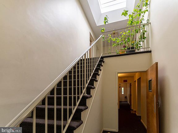 3rd image of 107 S Lansdowne Ave APT 204