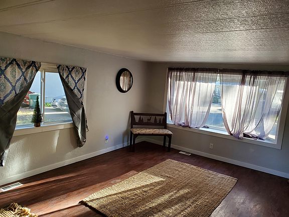 3rd image of 218 N Cambie St