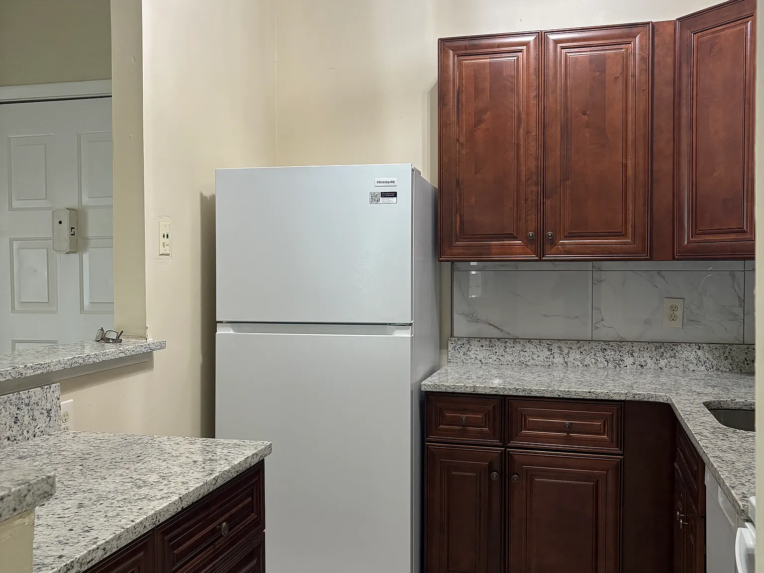 2 bed, 850 sqft, $1,550 — Photo 4